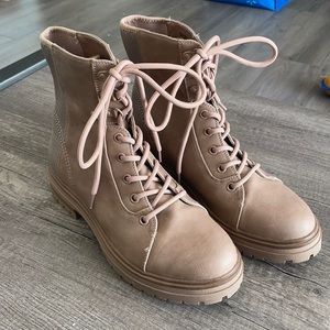 Combat boots